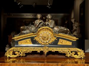 Orologio da tavolo, in bronzo dorato e marmo, Epoca '800, Table clock, in gilded bronze and marble, 19th century